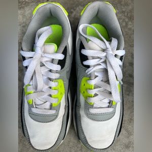 BOYS' NIKE BIG KID AIR MAX EXCEE SNEAKERS
COLOR:
Wh/Bk/Iron/Volt